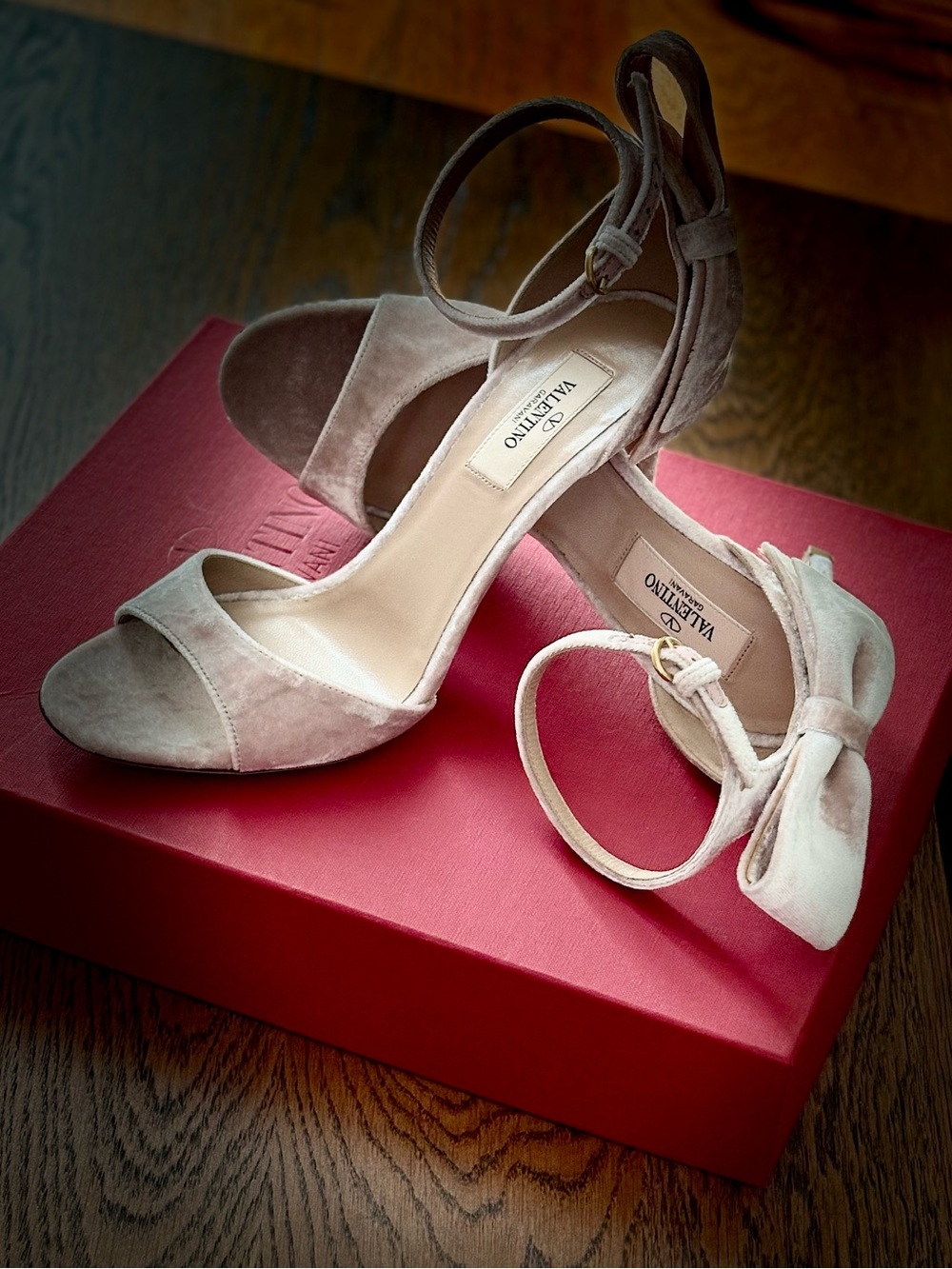 Valentino Garavani Blush Pink Velvet Bow Ankle Strap Sandals Heels 37.5